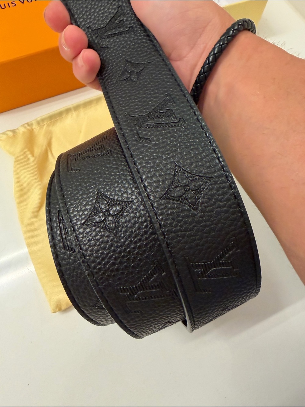 Louis Vuitton LV Initials 40MM Pebbled Leather Belt - Picture 6 of 12